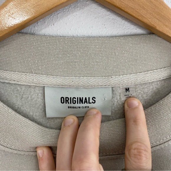 ✨Originals Brooklyn Cloth Tan Crewneck Sweatshirt Size Medium - Picture 3 of 7